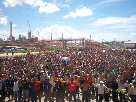 Trabalhadores da Refinaria em SUAPE decidem manter a greve por unanimidade